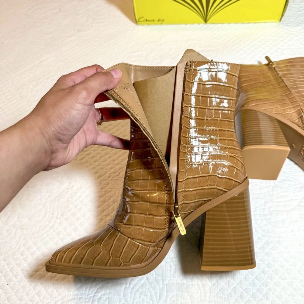 NWT Circus by Sam Edelman Layla Bootie in Caramel - Size 8